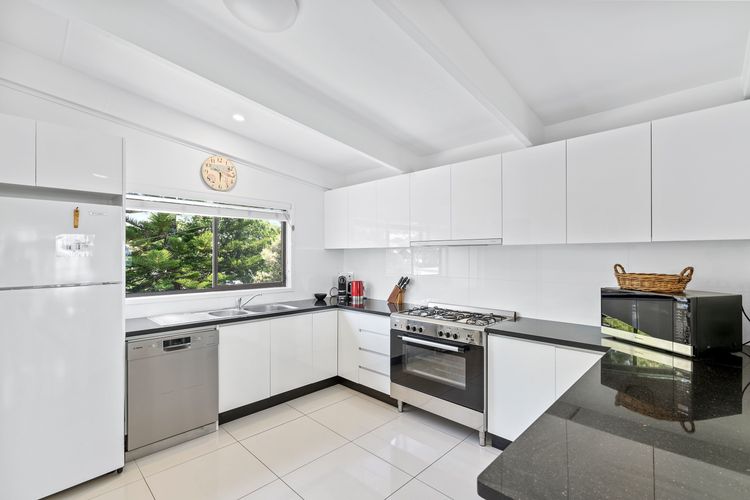 Sabia Beach House 2.0 – Beachfront – Sleeps 6