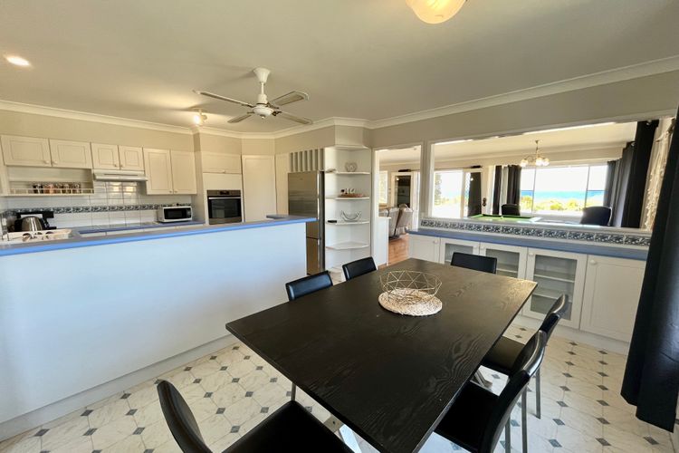 Sandy Shores Vincentia by Book Jervis Bay – Across the Road from the Beach! The Perfect Escape