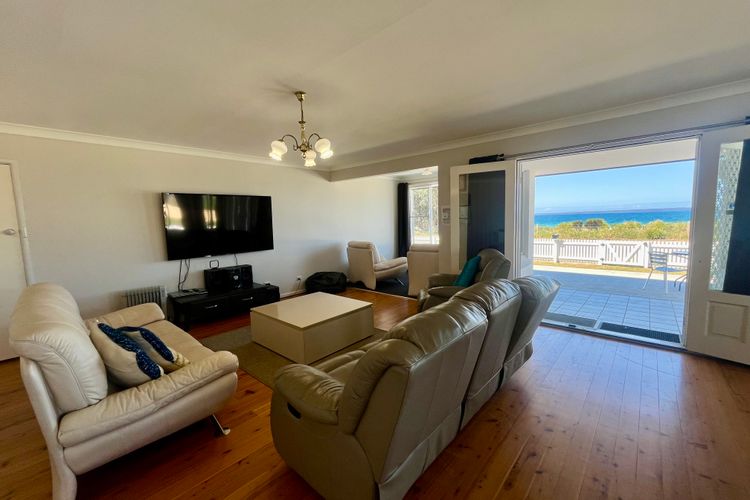 Sandy Shores Vincentia by Book Jervis Bay – Across the Road from the Beach! The Perfect Escape
