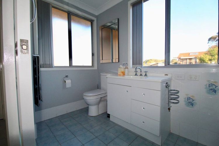 Seachange – Vincentia –  with water views and outdoor entertaining area – FREE WIFI, Pet Friendly