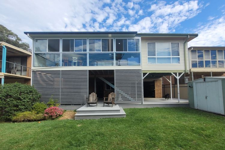Seachange – Vincentia –  with water views and outdoor entertaining area – FREE WIFI, Pet Friendly