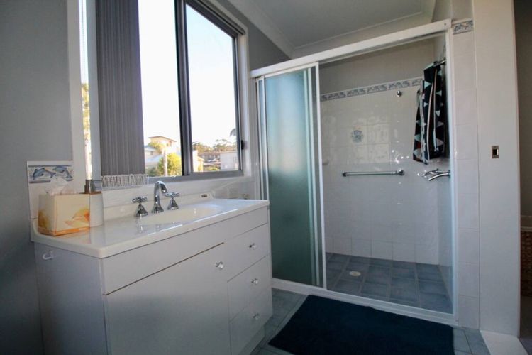 Seachange – Vincentia –  with water views and outdoor entertaining area – FREE WIFI, Pet Friendly