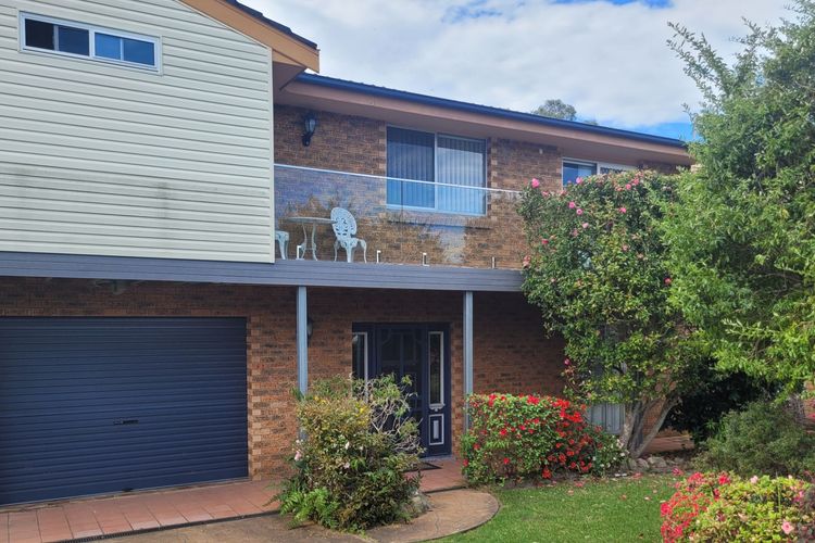 Seachange – Vincentia –  with water views and outdoor entertaining area – FREE WIFI, Pet Friendly