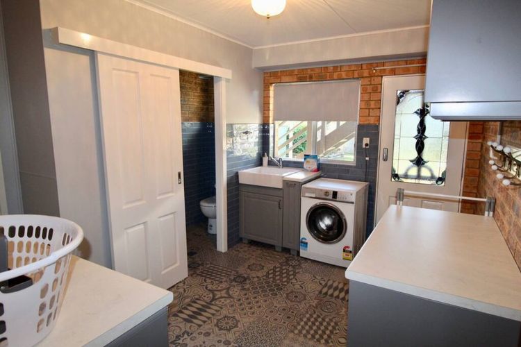 Seachange – Vincentia –  with water views and outdoor entertaining area – FREE WIFI, Pet Friendly