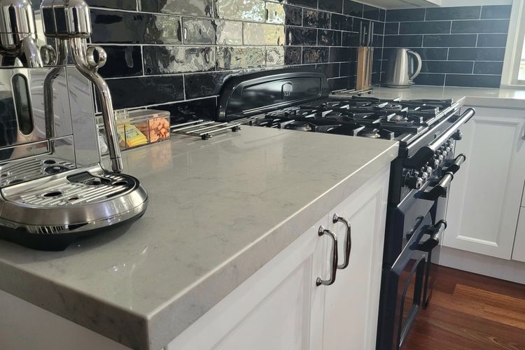 Seachange – Vincentia –  with water views and outdoor entertaining area – FREE WIFI, Pet Friendly