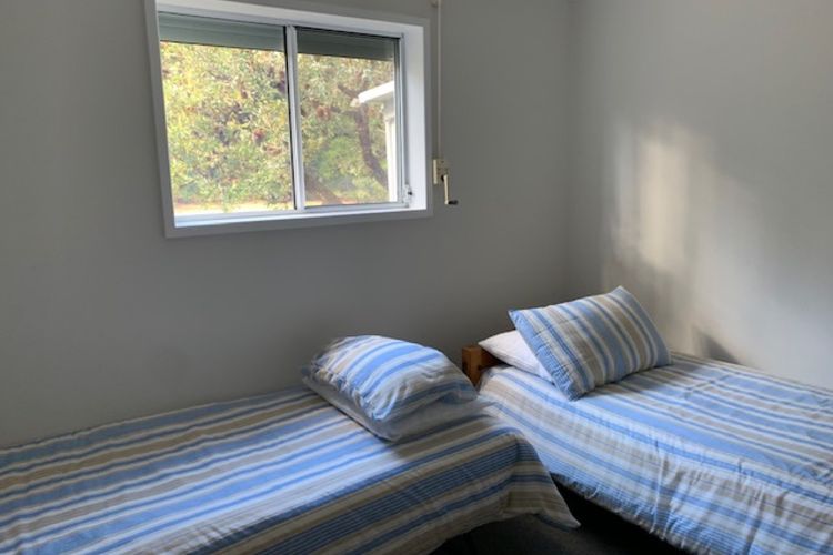 Wrights Beach Bungalow – WALKING DISTANCE TO THE WATER