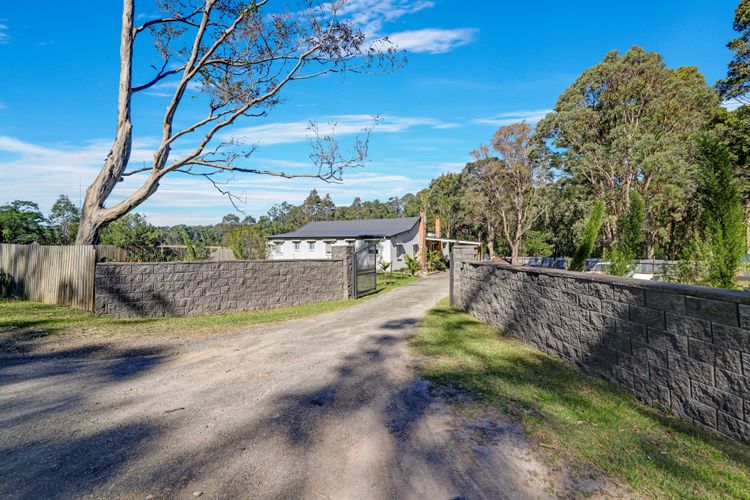 Holiday Homestead – Large Farm Stay Style Home