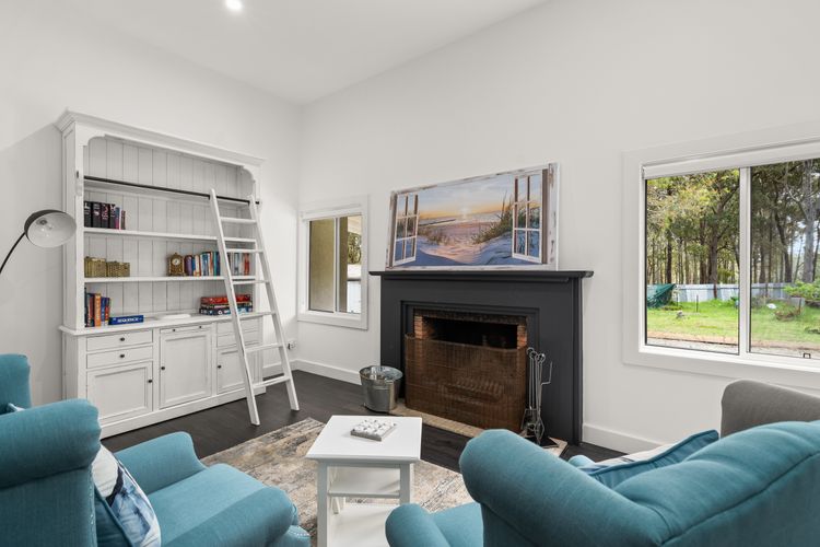 Holiday Homestead – Large Farm Stay Style Home