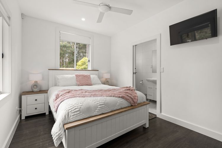 Holiday Homestead – Large Farm Stay Style Home