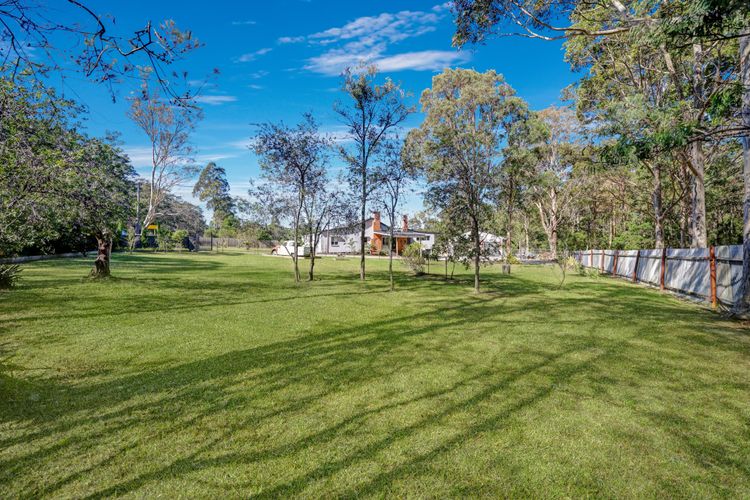 Holiday Homestead – Large Farm Stay Style Home