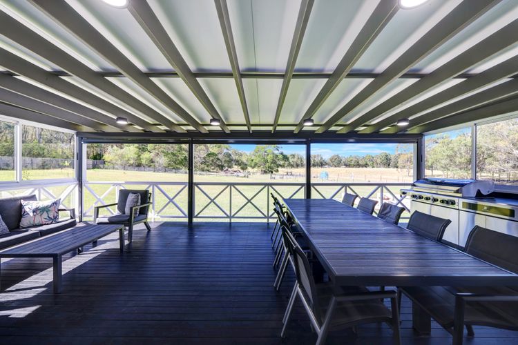 Holiday Homestead – Large Farm Stay Style Home