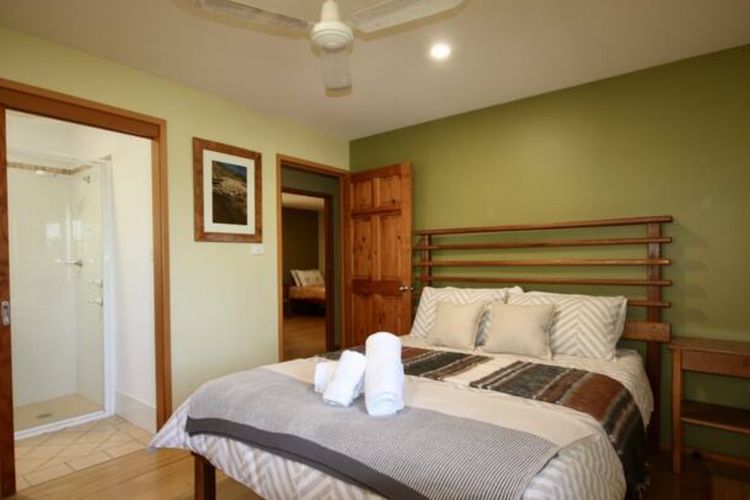 Waterfront Hideway – Sanctuary Point – The Ultimate Spot to Relax