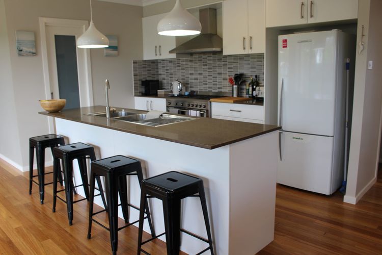 Charis by the Bay – 4 bedrooms – 5 mins to beach