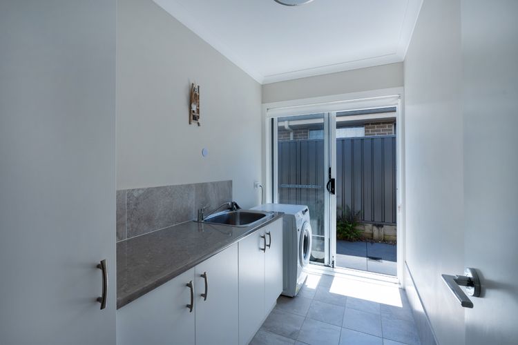 Charis by the Bay – 4 bedrooms – 5 mins to beach