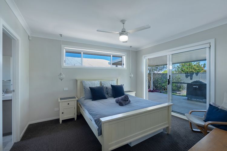 Charis by the Bay – 4 bedrooms – 5 mins to beach