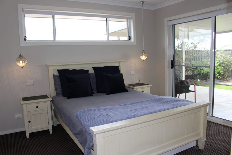 Charis by the Bay – 4 bedrooms – 5 mins to beach