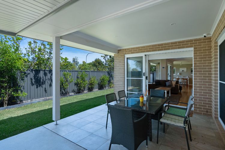 Charis by the Bay – 4 bedrooms – 5 mins to beach