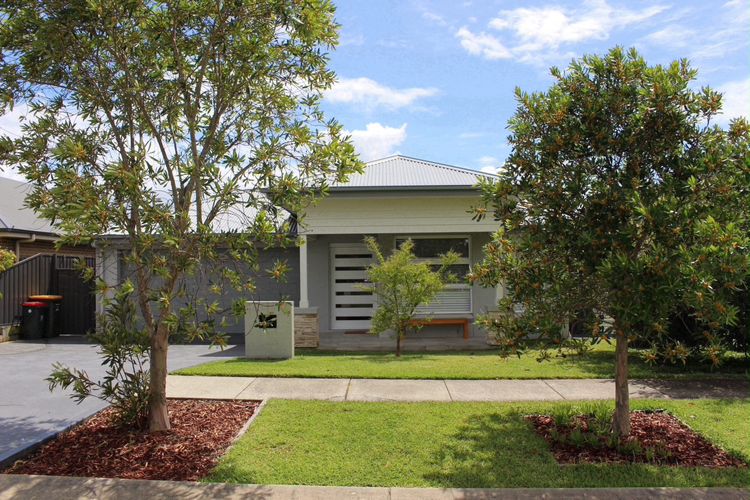 Charis by the Bay – 4 bedrooms – 5 mins to beach