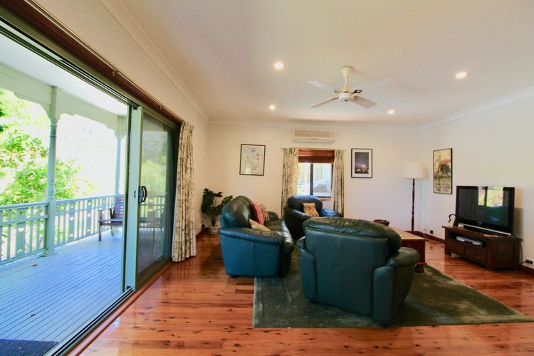 Burrill’s Cedar Cottage – Walking Distance to Water