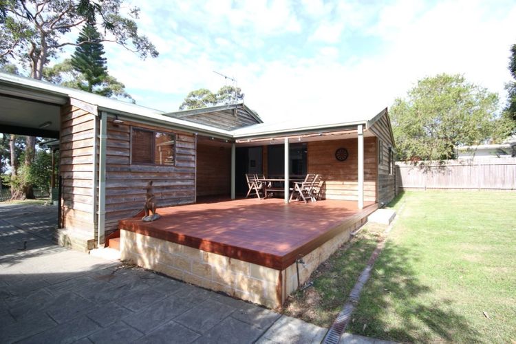 Burrill’s Cedar Cottage – Walking Distance to Water