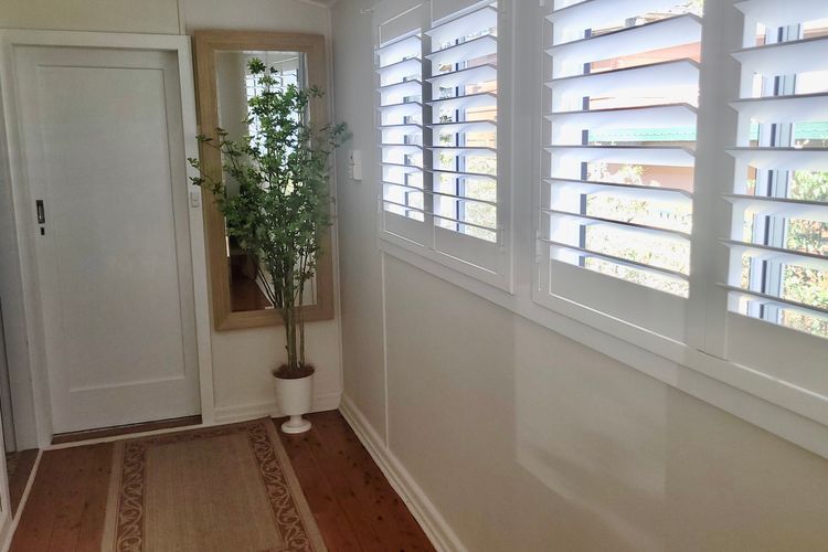 The Ideal Spot- Pet Friendly Waterfront with Retro Styling