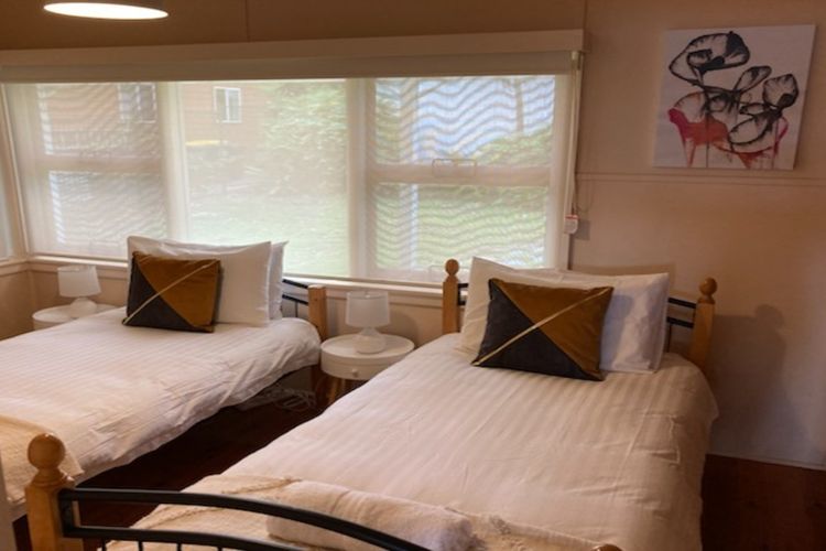 The Ideal Spot- Pet Friendly Waterfront with Retro Styling