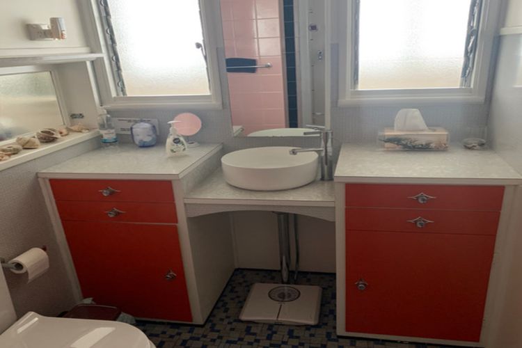 The Ideal Spot- Pet Friendly Waterfront with Retro Styling