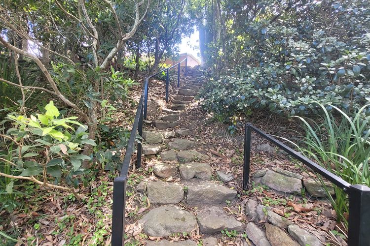 The Ideal Spot- Pet Friendly Waterfront with Retro Styling