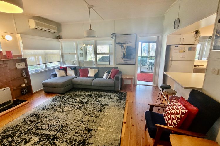 The Ideal Spot- Pet Friendly Waterfront with Retro Styling