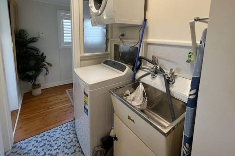 The Ideal Spot- Pet Friendly Waterfront with Retro Styling