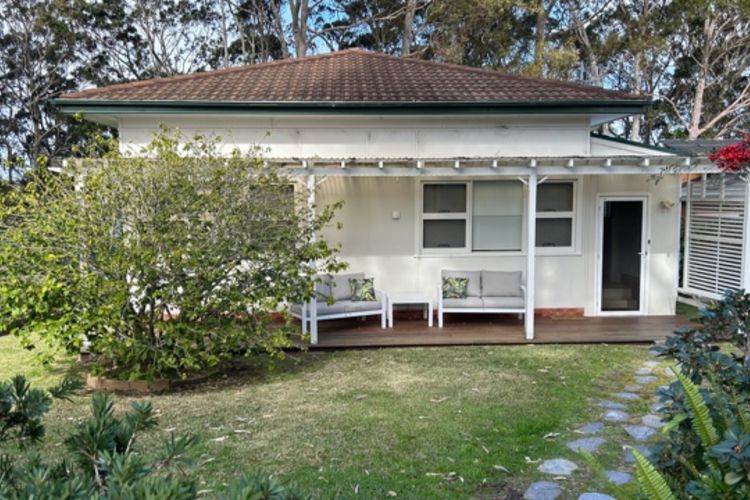 The Ideal Spot- Pet Friendly Waterfront with Retro Styling