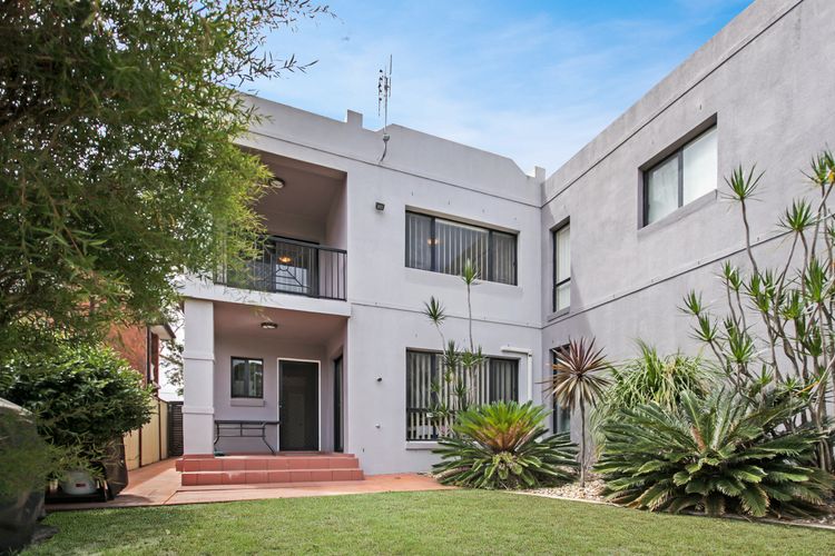 Duplex by the Sea by Book Jervis Bay
