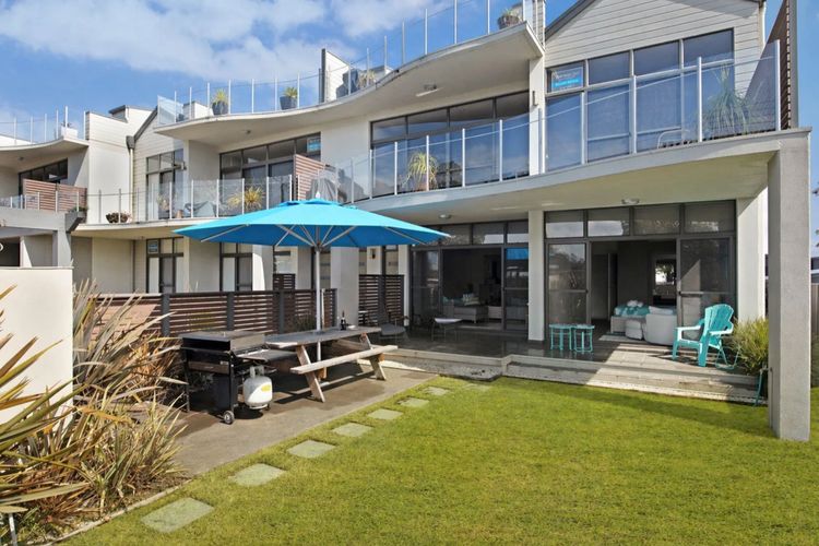 Interlude Apartment by Book Jervis Bay