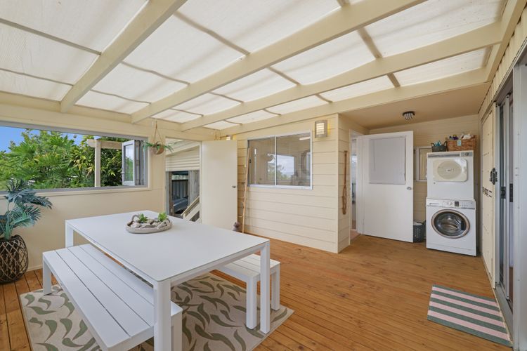 Vincentia Beach Bungalow: Your Coastal Escape