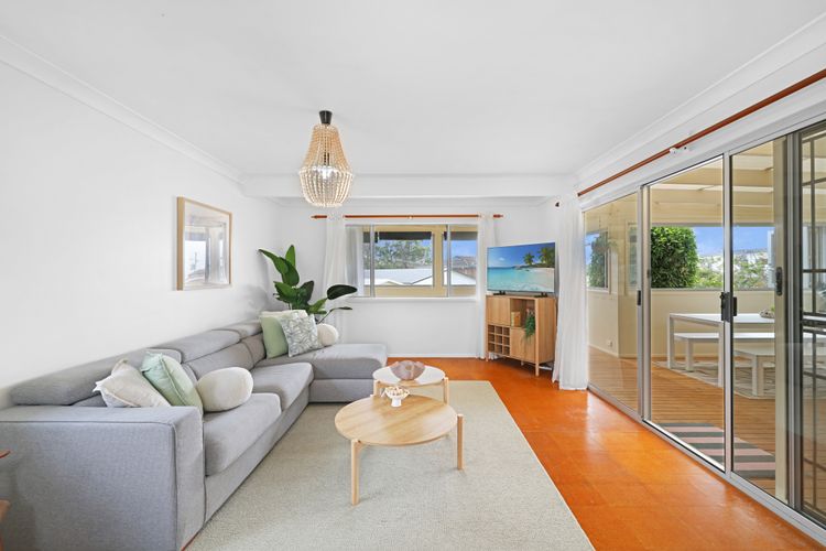 Vincentia Beach Bungalow: Your Coastal Escape