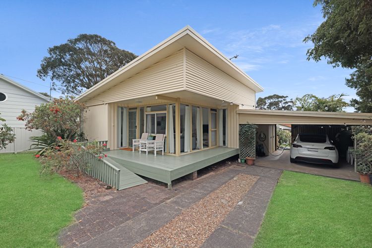 Vincentia Beach Bungalow: Your Coastal Escape