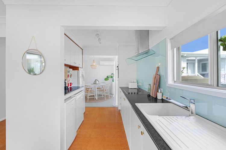 Vincentia Beach Bungalow: Your Coastal Escape