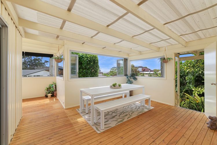 Vincentia Beach Bungalow: Your Coastal Escape