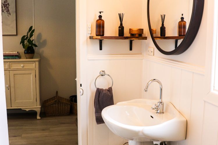 The Old Cottage – Country Couples Retreat