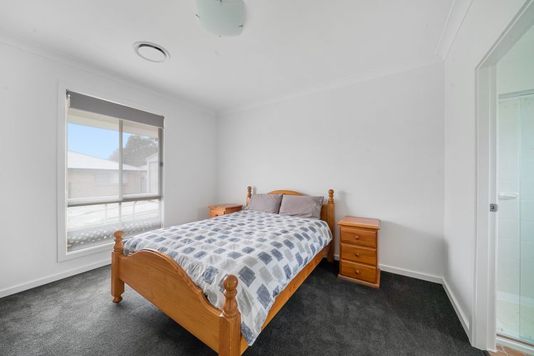 Basin Escape – short walk to the waters edge.