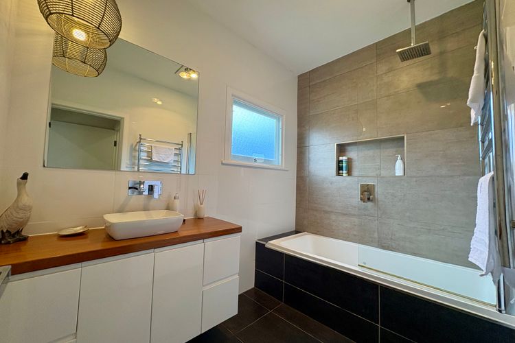 Dusky Whaler – Pet Friendly