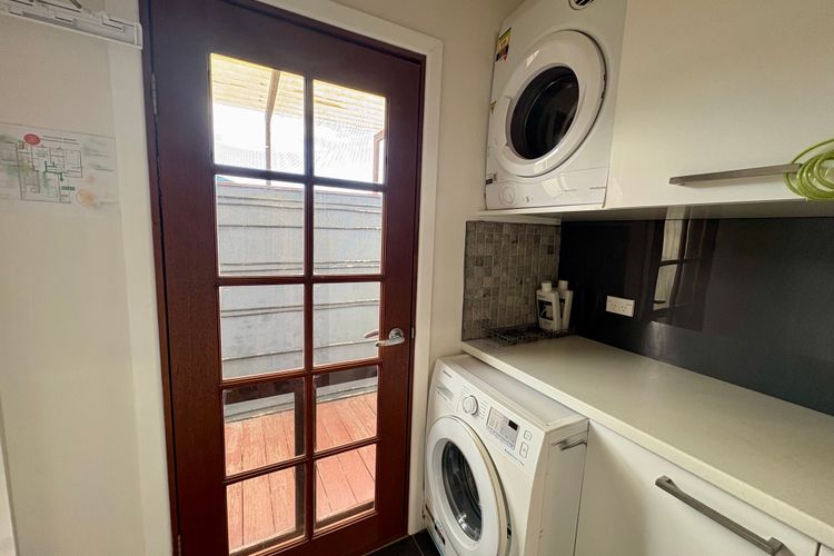 Dusky Whaler – Pet Friendly