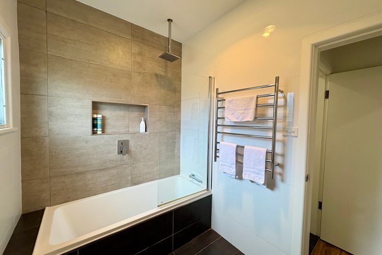 Dusky Whaler – Pet Friendly