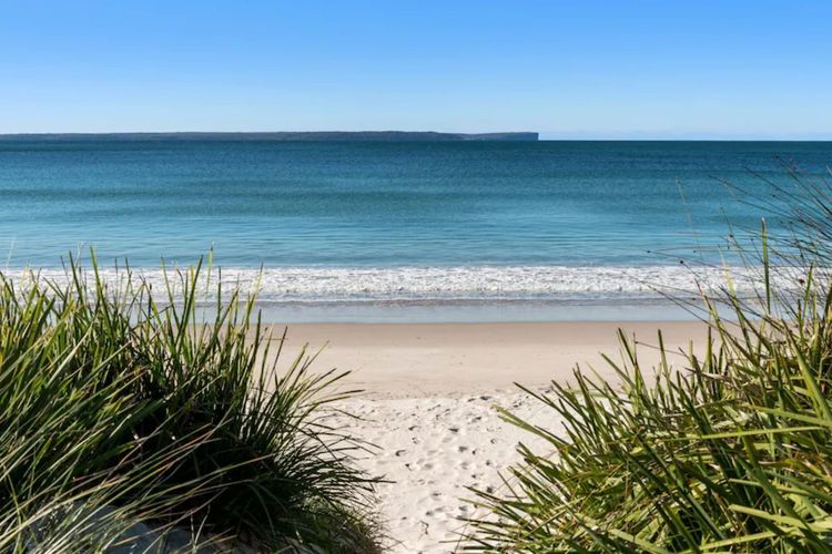Secret Sanctuary On Seagrass – Luxury Coastal Retreat in Jervis Bay