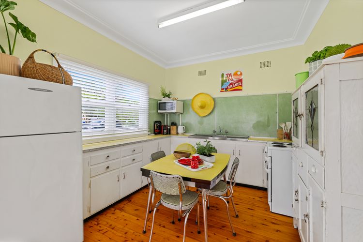 Coastal Retro House – Husky