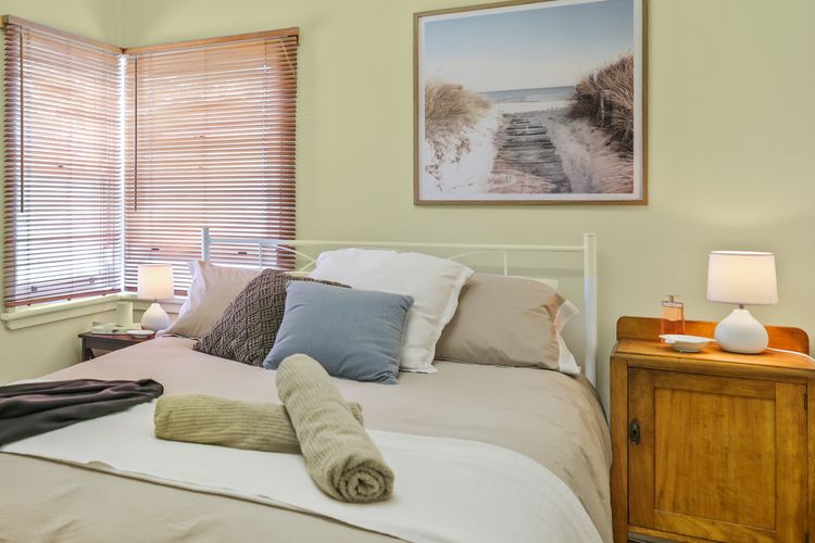 Coastal Retro House – Husky