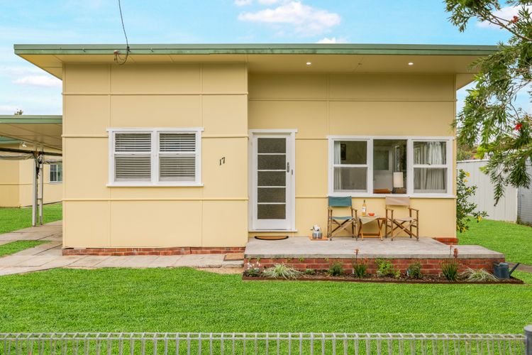 Coastal Retro House – Husky