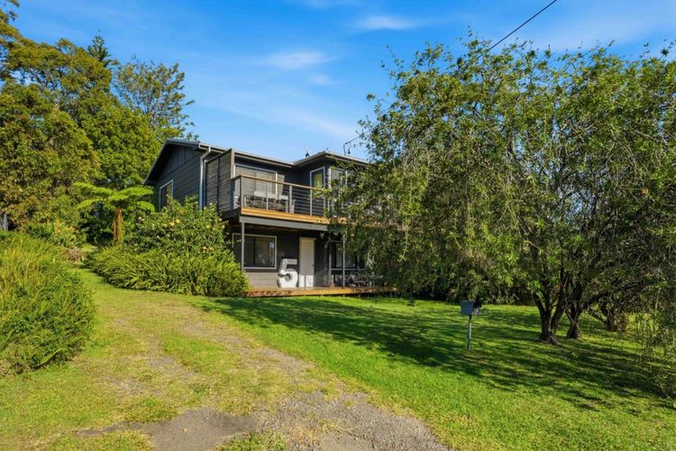 Shack No. 5  A Quirky, Retro Beach Escape in Jervis Bay!