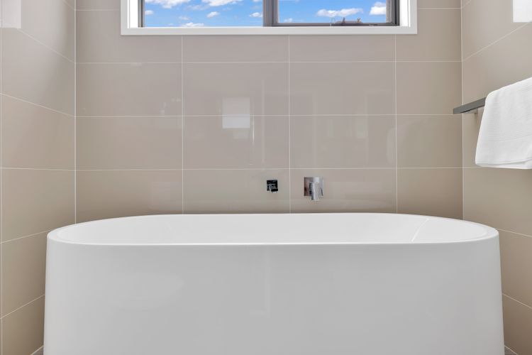 Waves – Luxury 3 Bedroom Apartment walk to everything