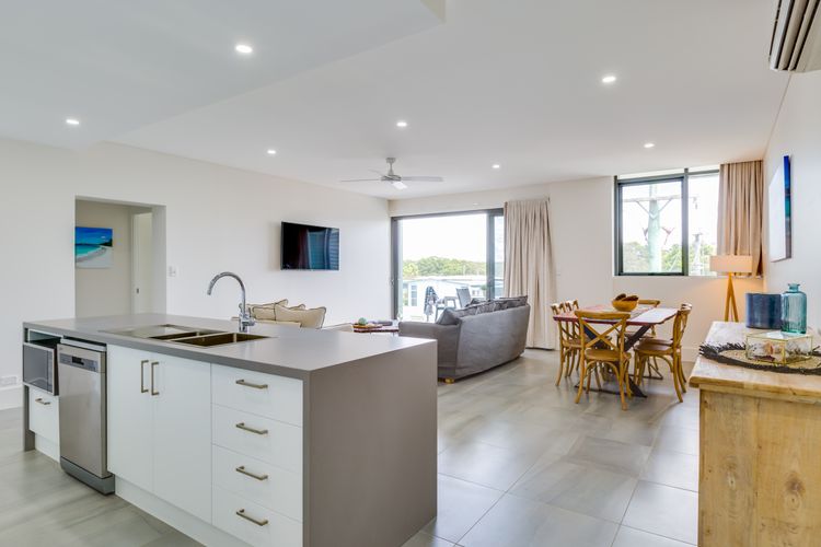 Ishtar Apartment 9- Best Water Views